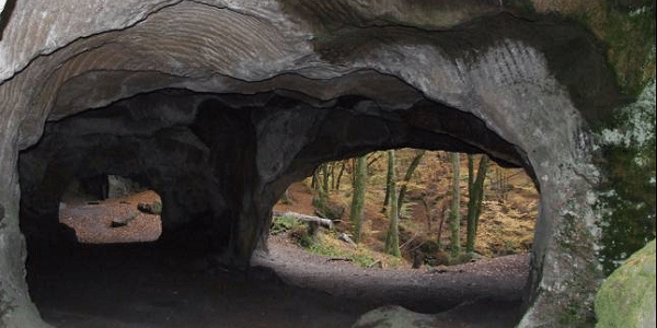 de rotspartijen aan Bergdorf op het Müllerthal Trail zijn fenomenaal