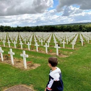 Verdun: Daan kijkt uit over de vele graven